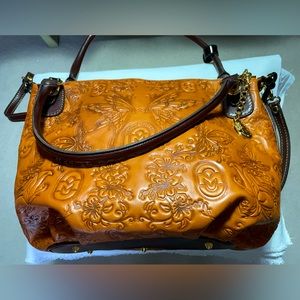 NWT  MARINO ORLANDI  HANDBAG/TOTE.     This is a large substantial bag.